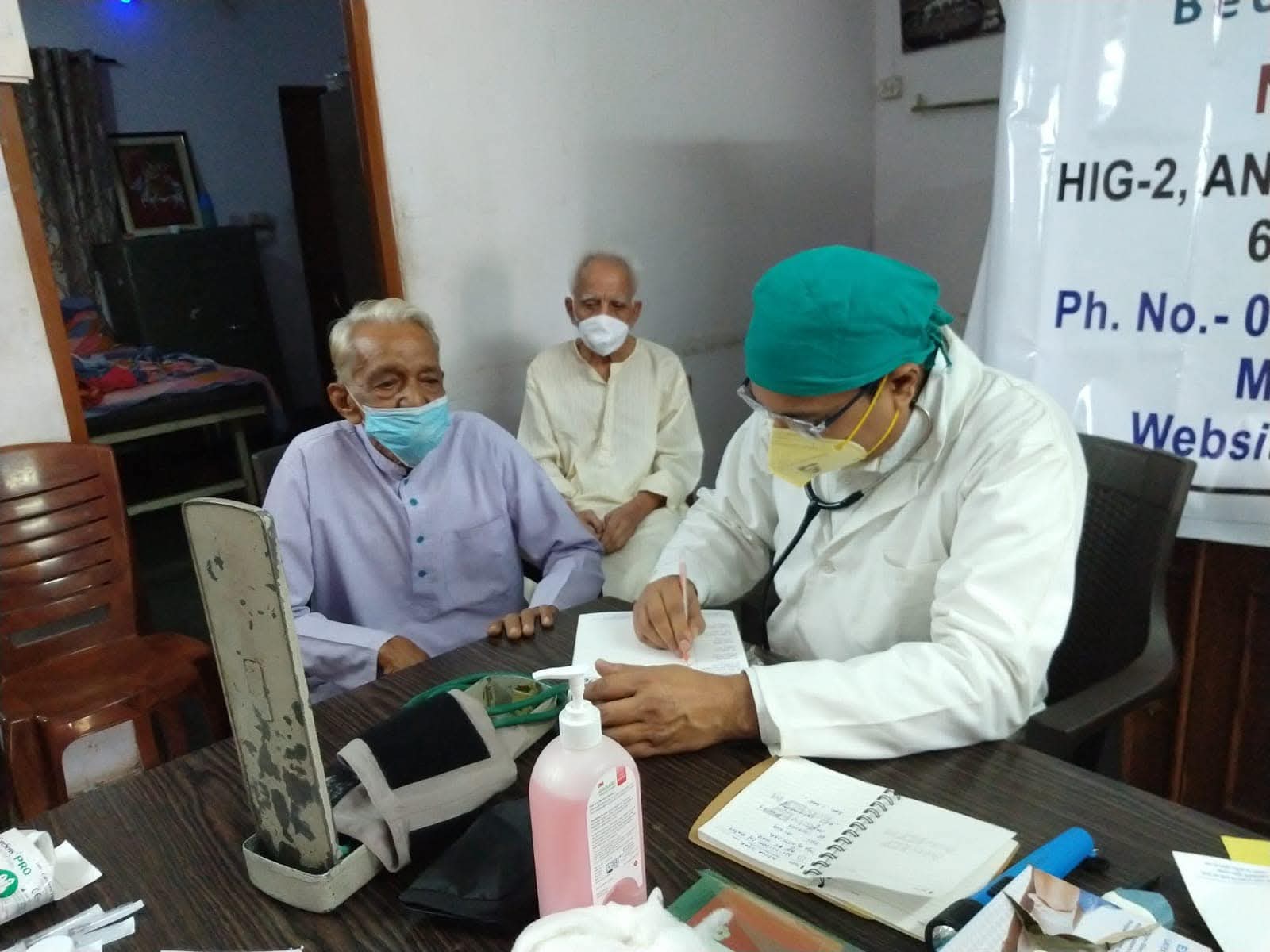 Group recognition ceremony at Parul Hospital community event